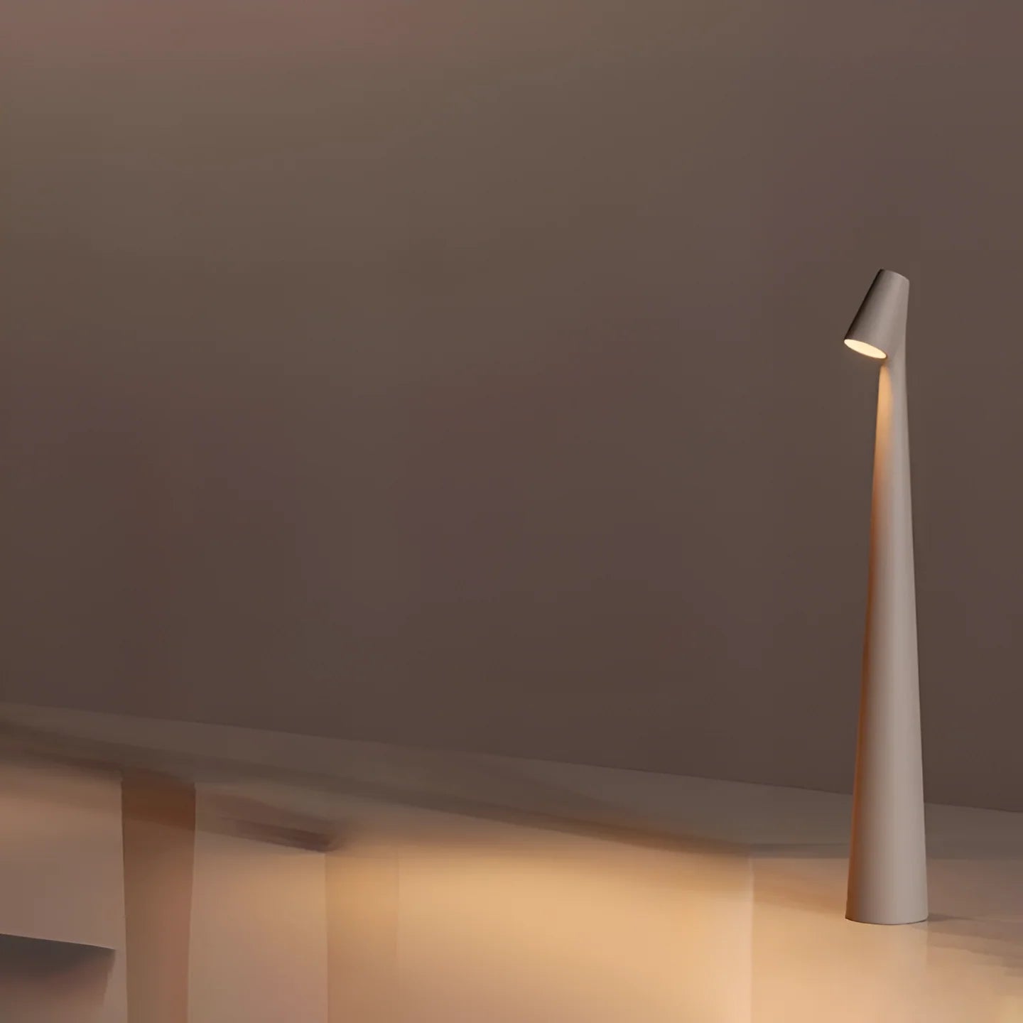 Sleeky LED Touch Lamp – Modern Aluminum Accent Light